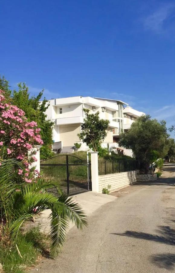 Qerana's Rooms: Corner Of Nature Golem (Tirana)